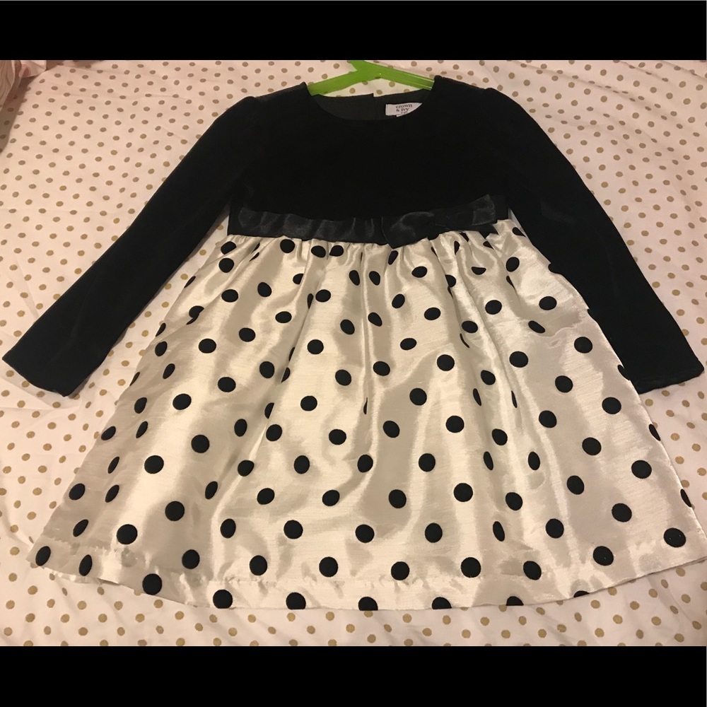 Crown & Ivy girls party dress!